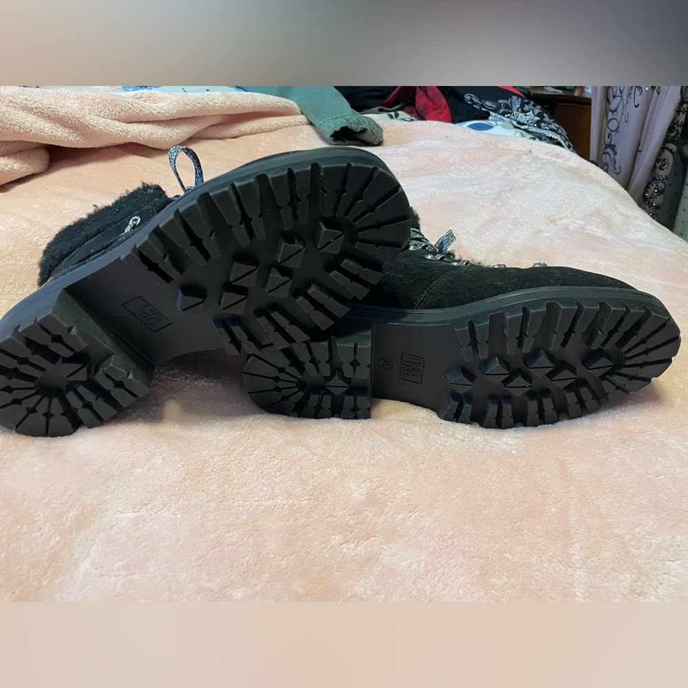 Black boots size seven